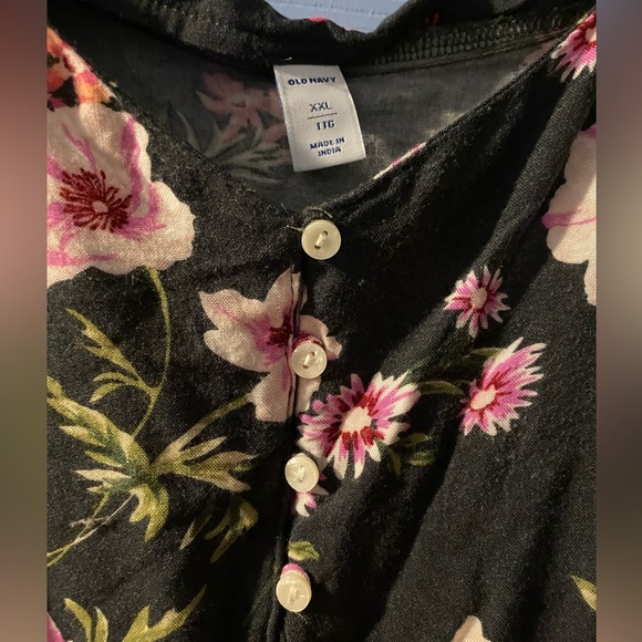 Old navy cami - Picture 3 of 6